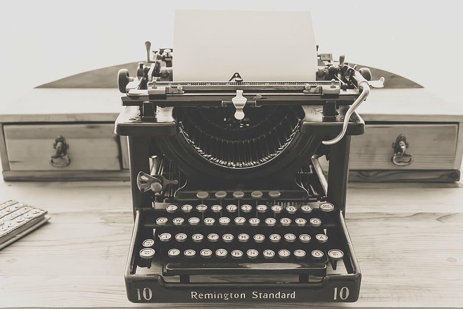 black Remington Standard typewriter on top of beige wooden surface, HD wallpaper