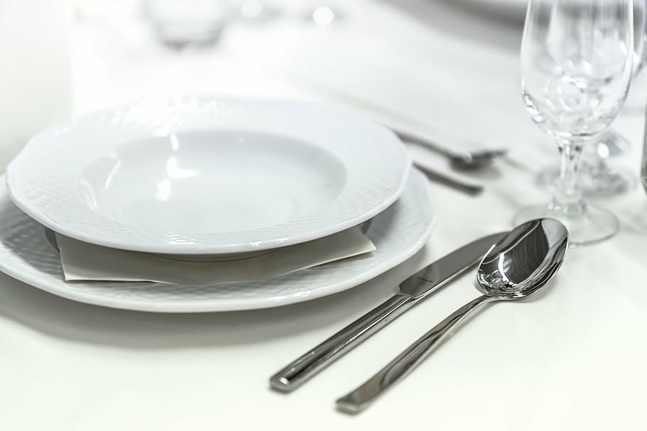 photo of stainless steel knife beside white ceramic plate, wedding reception, HD wallpaper