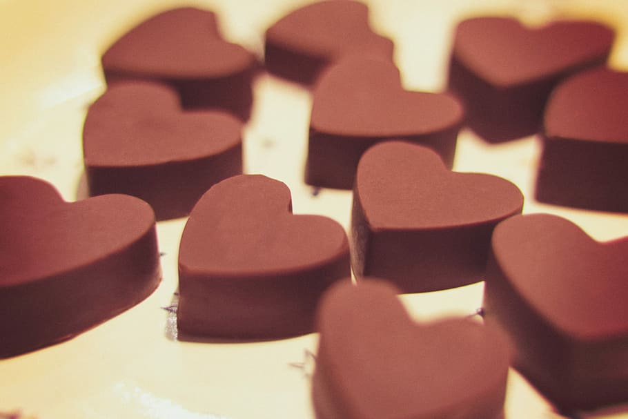 brown heart chocolates, heart Shape, love, valentine's Day - Holiday HD wallpaper
