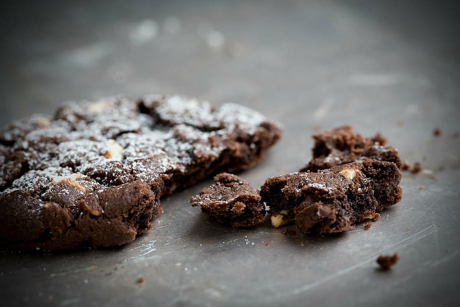 selective focus photography of crinkles, cookie, chocolate cookie HD wallpaper