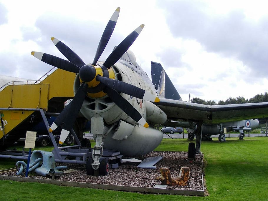 Fairey Gannet A E W 3 Xl472, Ark, double nose propellor, aeroplane
