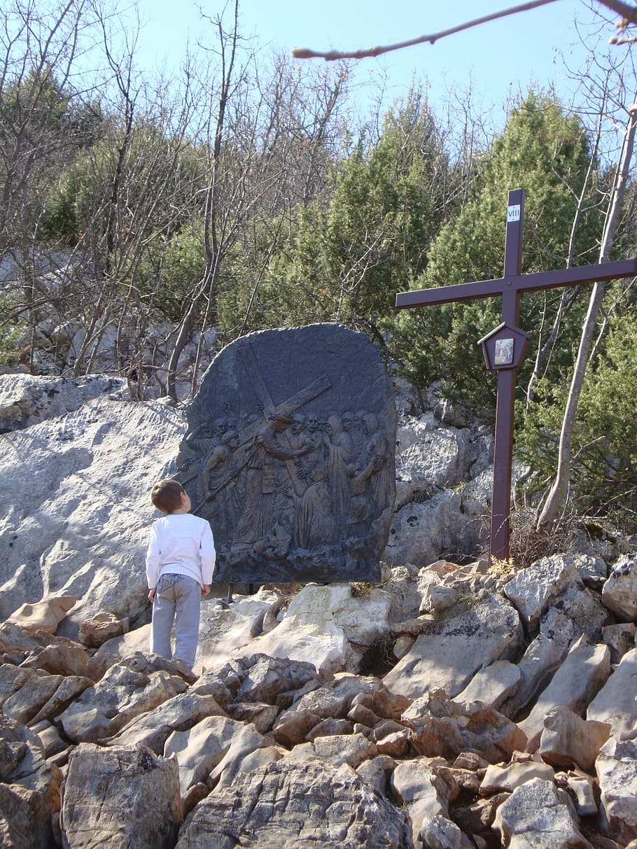 stations of the cross, kid, cliff, rocks, child, pilgrim, our lady of medjugorje, HD wallpaper