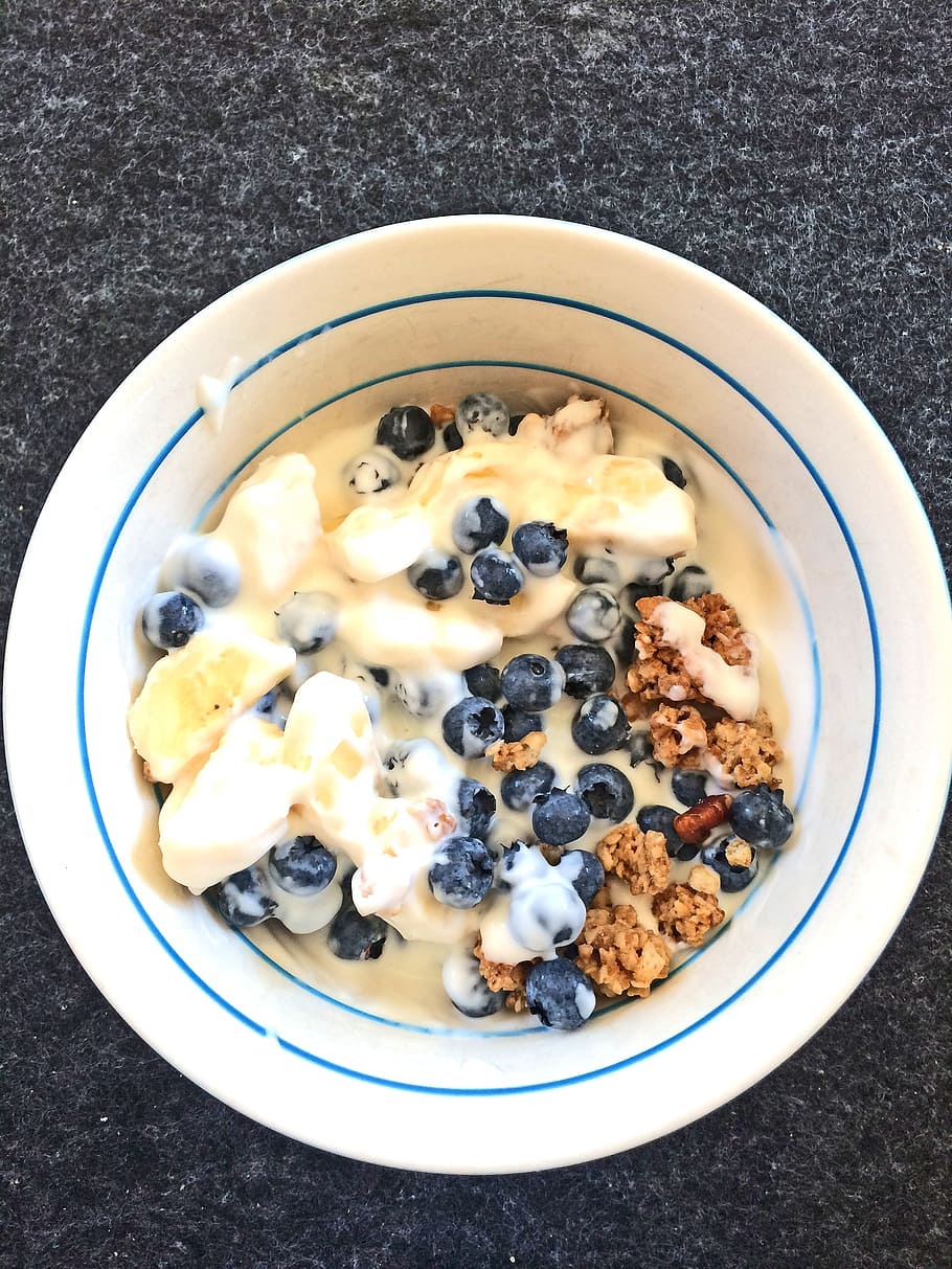 dessert with beans on bowl, breakfast, cereal, blueberries HD wallpaper