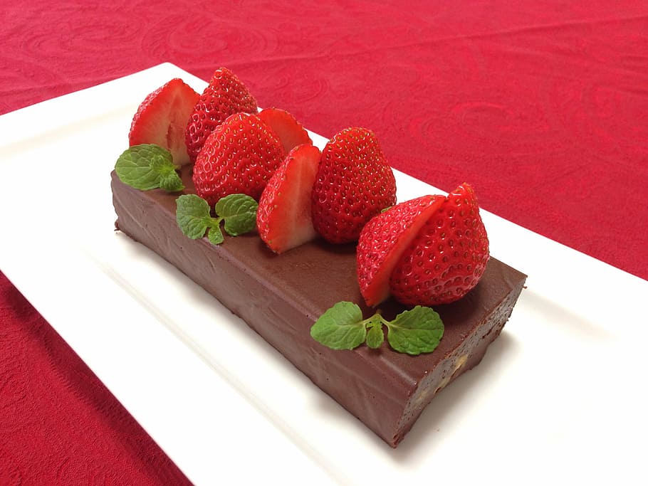 Tulsa, Chocolate Cake, strawberry, red, freshness, raspberry HD wallpaper