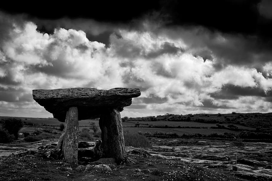 dolmen, ireland, prehistory, poulnabrone, clare, burren, limestone
