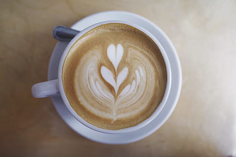 capuccino in white ceramic mug, coffee, caffe, latte, art, steamed HD wallpaper