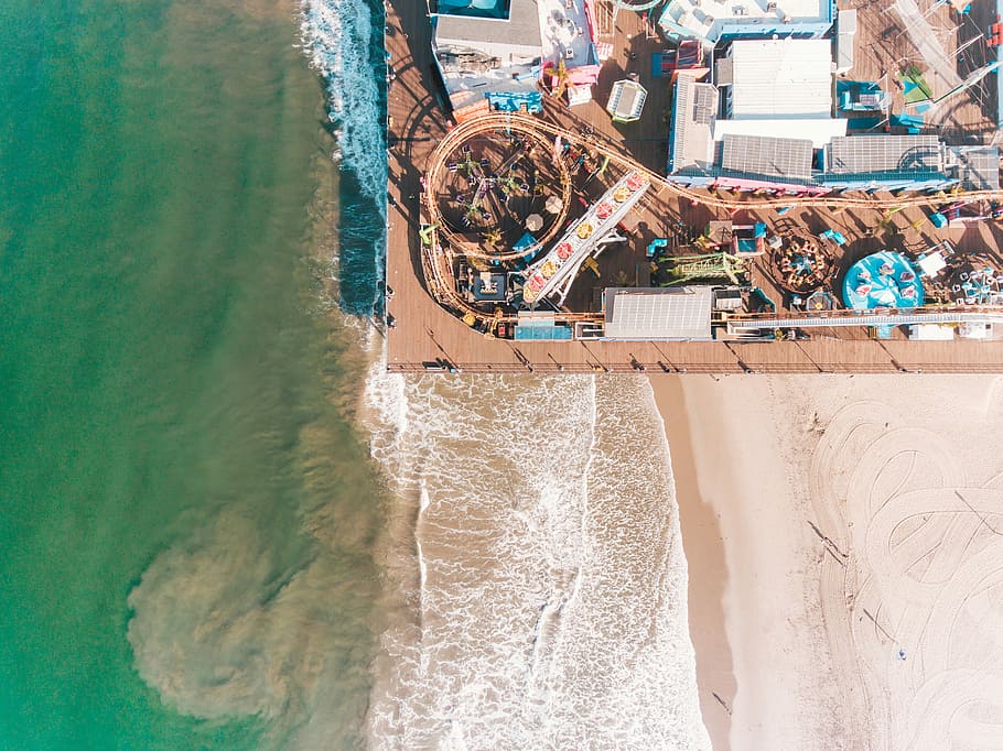 aerial photo of amusement park near bay, bird's eye view photo of beach HD wallpaper