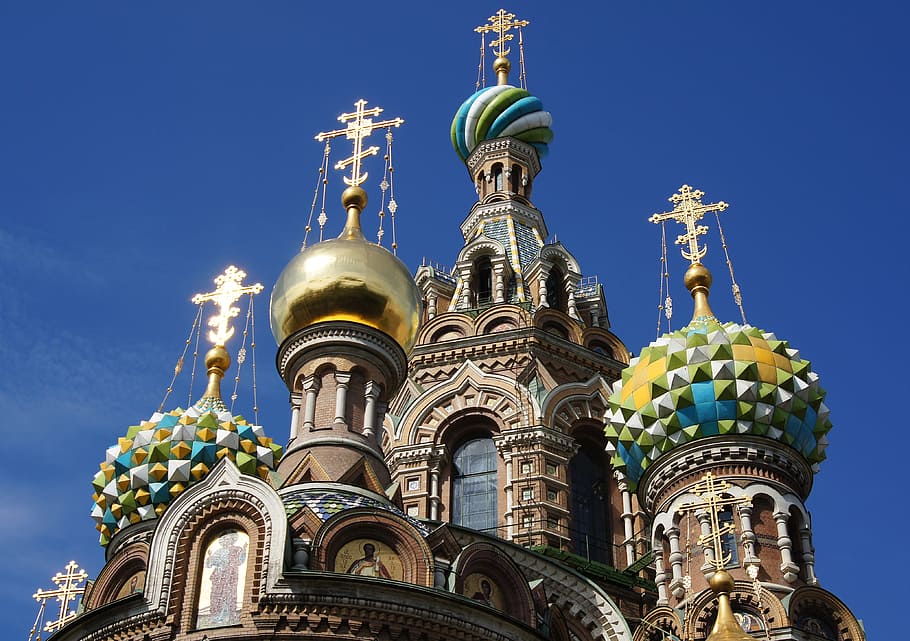 low angle photography of brown and green cathedral, st petersburg