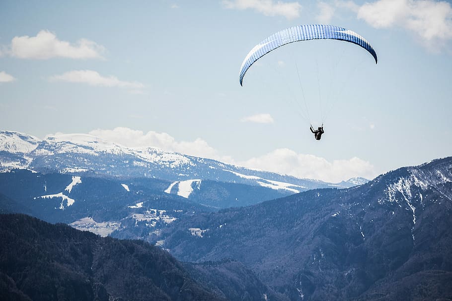 Parasailing over the Alps at Levico, clouds, photos, landscape, HD wallpaper