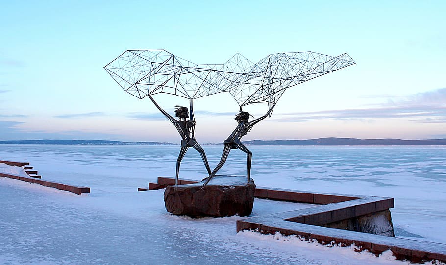 Karelia, Petrozavodsk, Lake Onega, fishermen, metal sculpture HD wallpaper