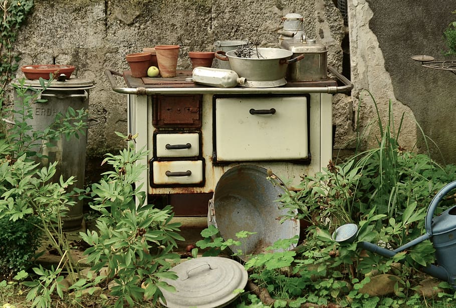 white and brown desk near green leaf plants, old stove, junk, HD wallpaper