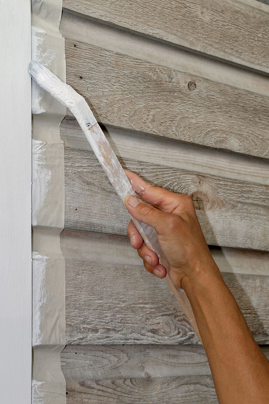 delete, paint, brush, hand, color, wooden wall, human hand HD wallpaper