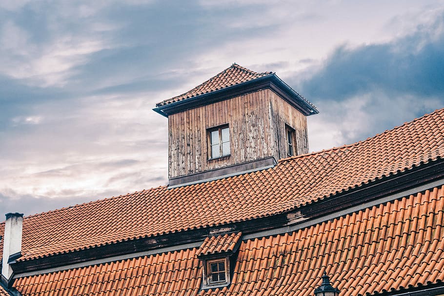 photo of brown roof, brown tile roof during daytime, building HD wallpaper