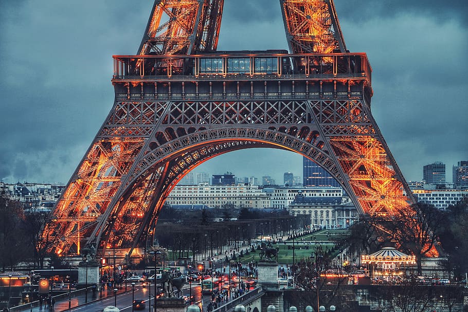 Eiffel tower during nighttime, Eiffel Tower Paris at night time HD wallpaper