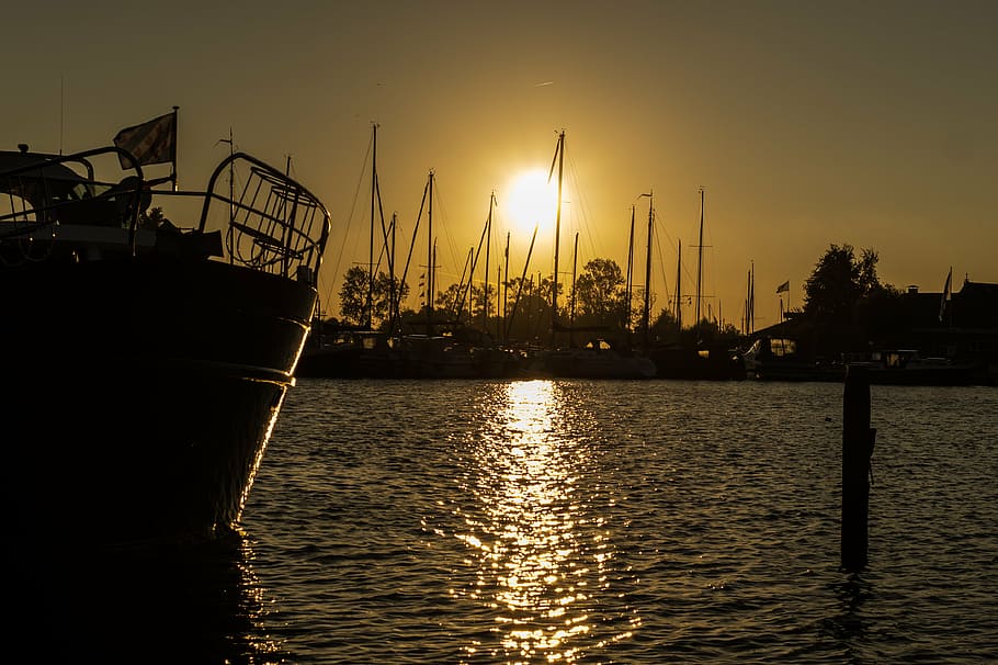 silhouette of boat floating on calm body of water, photo, sailing HD wallpaper