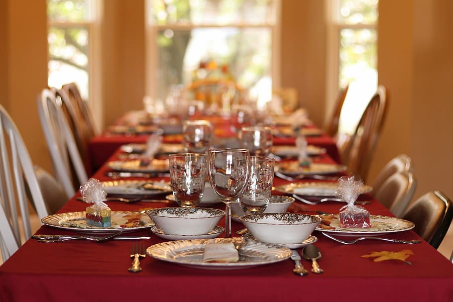 Before the Rush of the Meal, shallow focus photography of dinner fine dinning table set HD wallpaper