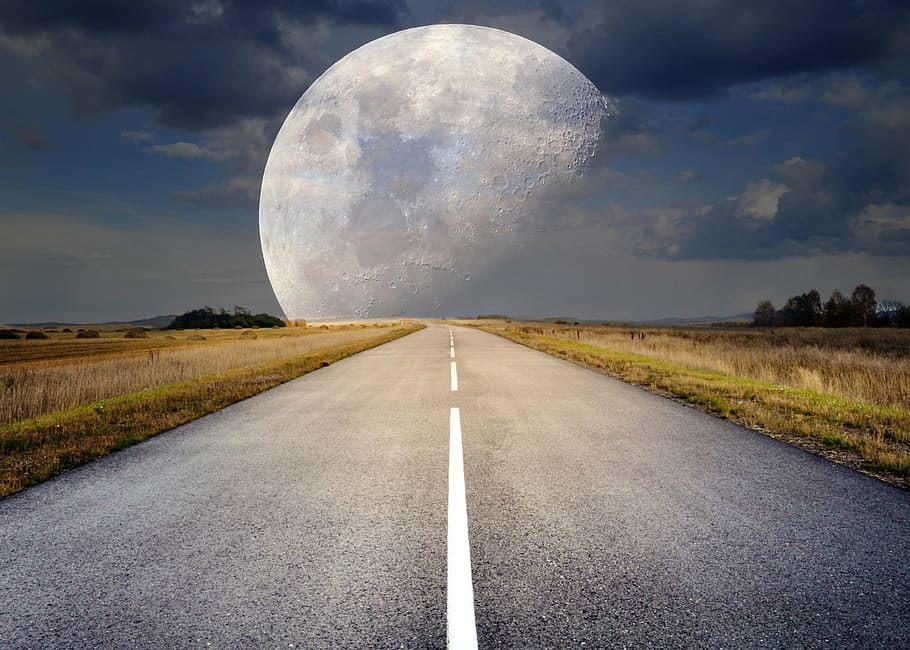 roadway between grass field in front of moon digital wallpaper, HD wallpaper