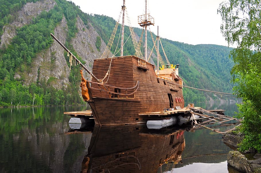 brown wooden ship on body of water at daytime, pirate, nature HD wallpaper