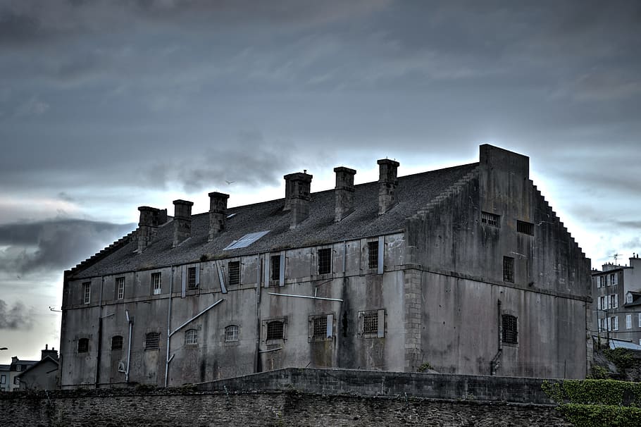 brown wooden house, prison, former, old, building, haunted HD wallpaper