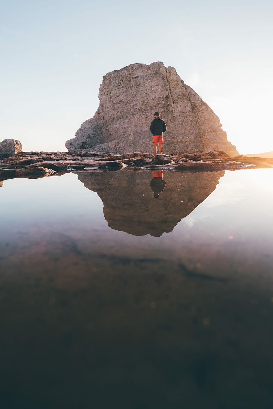 man standing on rock, man standing near rock formation, reflection, HD wallpaper