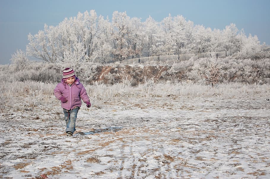 toddler walking on grass, child, boy, winter, a small child HD wallpaper