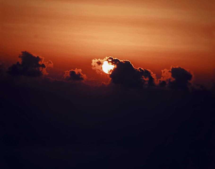 silhouette of clouds at sunset, golden hour photo, sky, atmosphere HD wallpaper