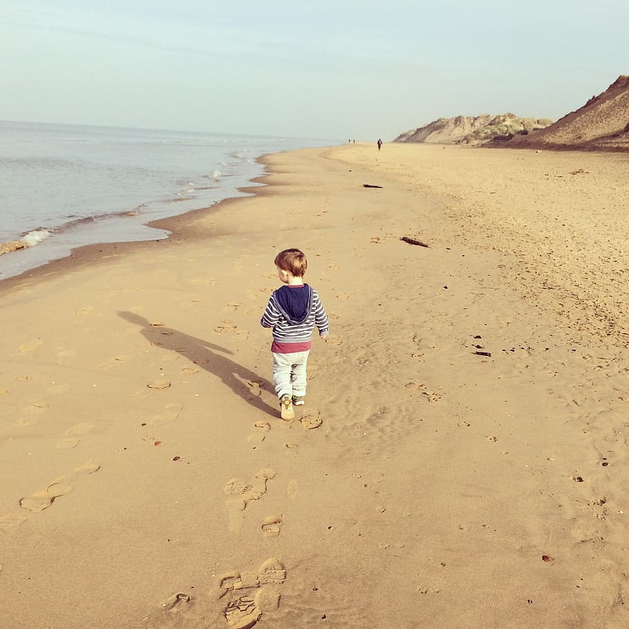 peaceful, beach, ocean, child, land, sand, sea, water, one person HD wallpaper
