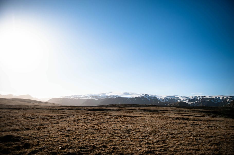 snow mountain under horizon, brown sand during daytime, field HD wallpaper