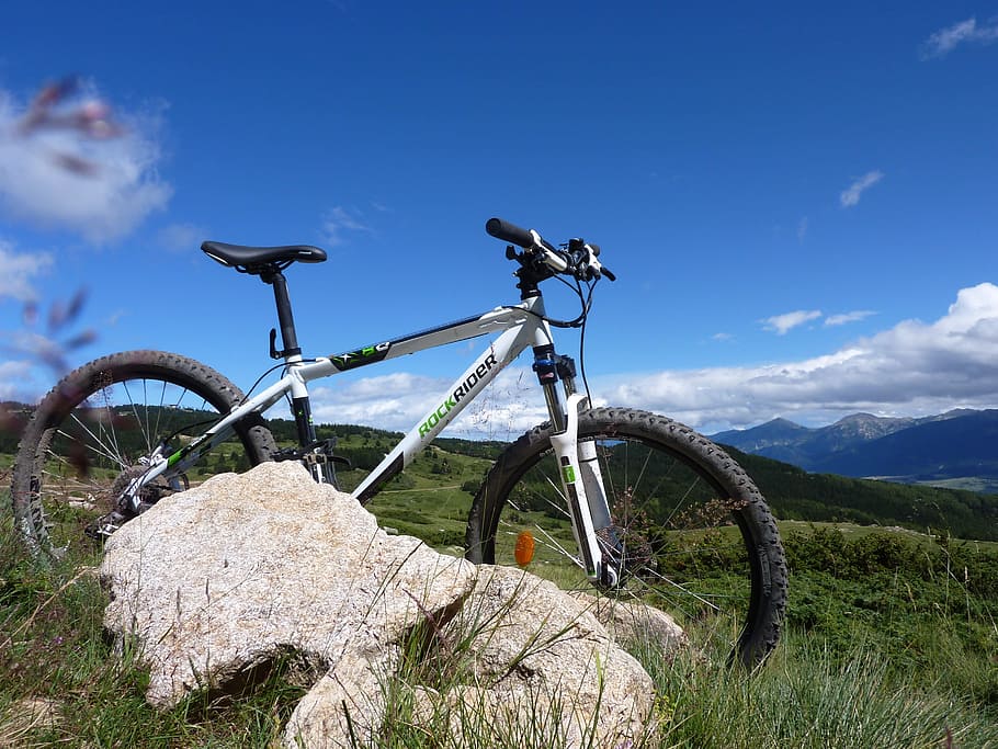 white and black hardtail bike parked near white rock, Mountain Biking, HD wallpaper