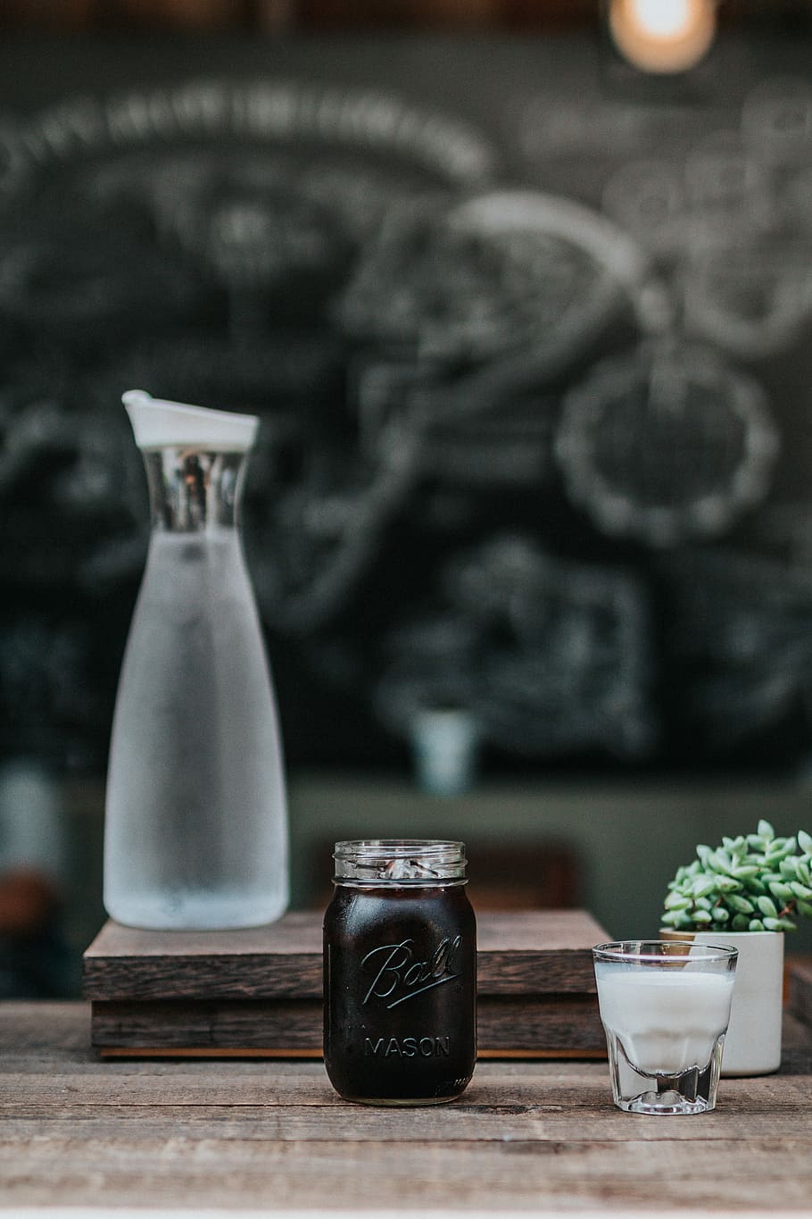 clear mason kar on brown surface, black Ball mason jar near shot glass and clear glass pitcher HD wallpaper