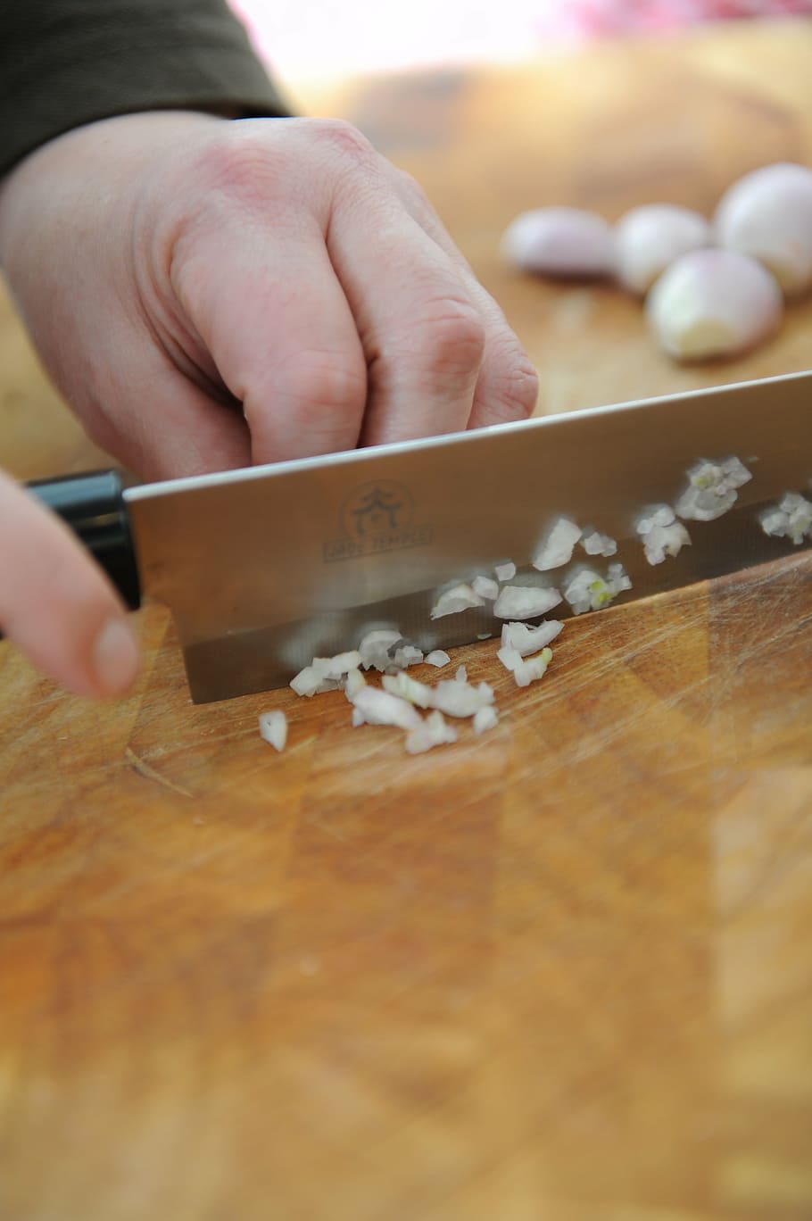 garlic, cut, knife, sharp, blade, metal, kitchen, cook, eat HD wallpaper