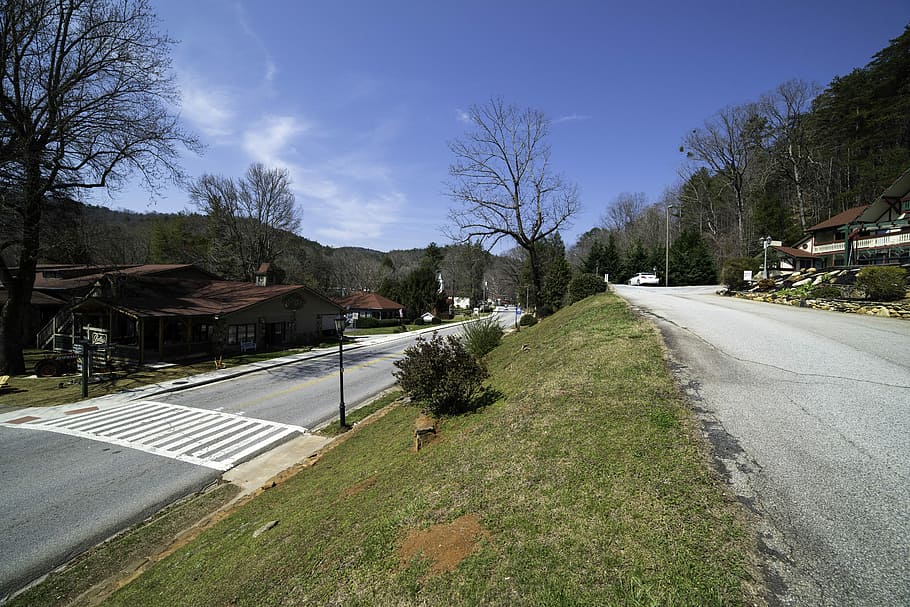 Road and driveway landscape in Helen, Georgia, photos, landscapes
