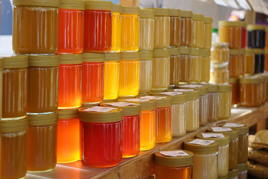 clear glass jar lot on brown shelf, honey, honey jars, forest honey, HD wallpaper