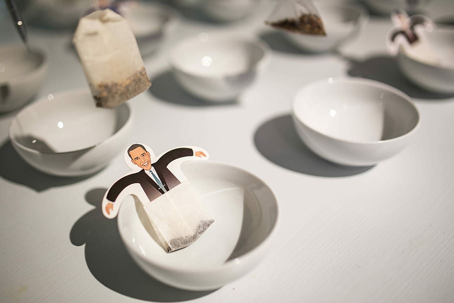 Funny tea bags and little white cups, teabag, obama, plate, crockery HD wallpaper