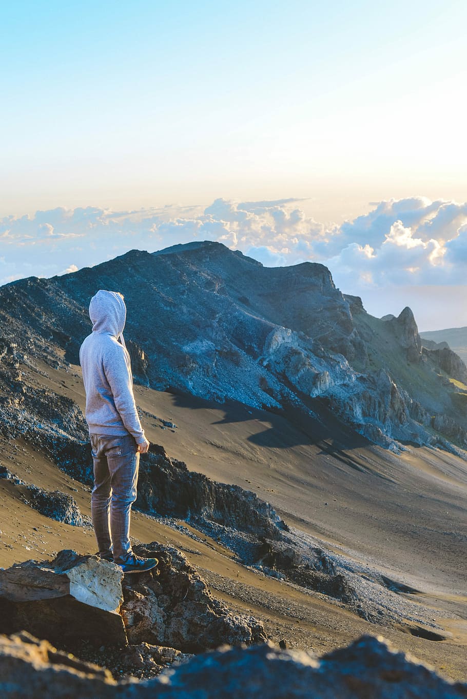 man standing near on mountain under clear blue sky during daytime, nan standing on rock under white clouds HD wallpaper