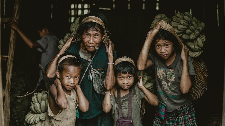 four women carrying file of bananas, photo of mother and children holding green bananas HD wallpaper