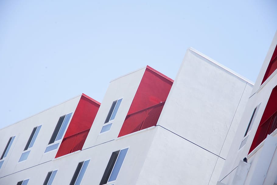 photo of white and ref concrete building under blue sky, architecture HD wallpaper