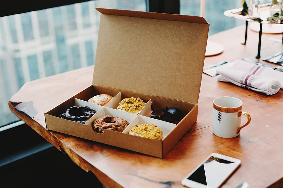 box of Cream donuts, six variety of doughnuts in box, baked, tabletop HD wallpaper