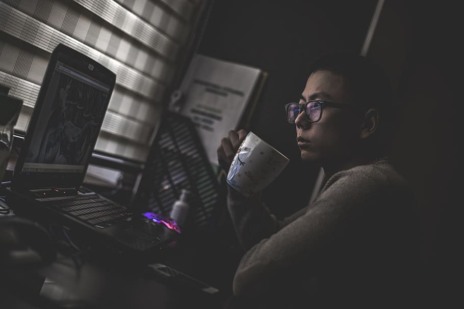 man holding mug in front laptop computer, white ceramic mug, male HD wallpaper