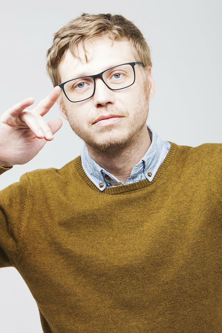 man wearing brown sweater and eyeglasses, startup, bart, young