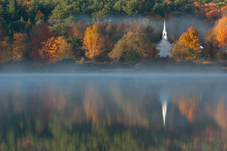 white chapel beside body of water, photo of house and trees with body of water reflection, HD wallpaper