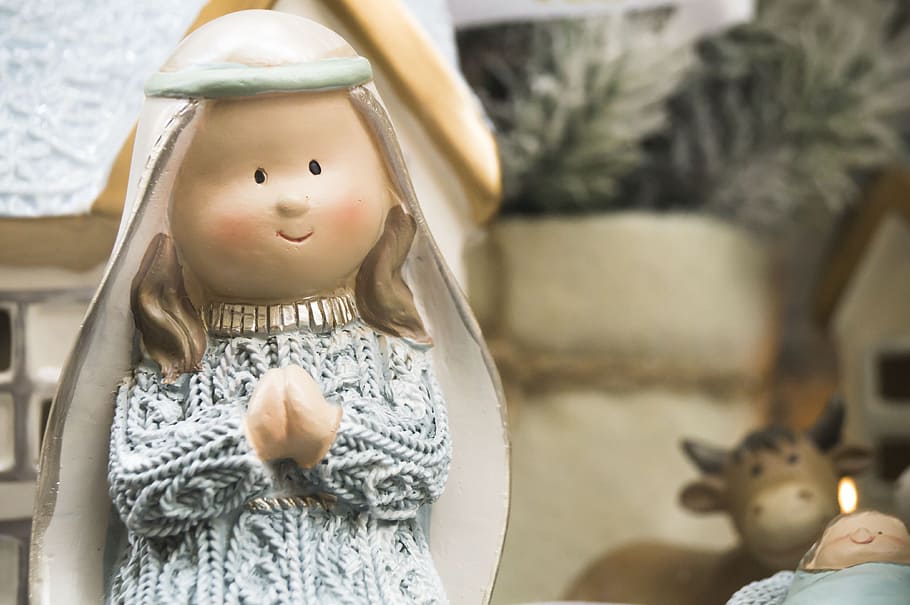 shallow focus photo of ceramic woman figurine, Madonna, Christmas