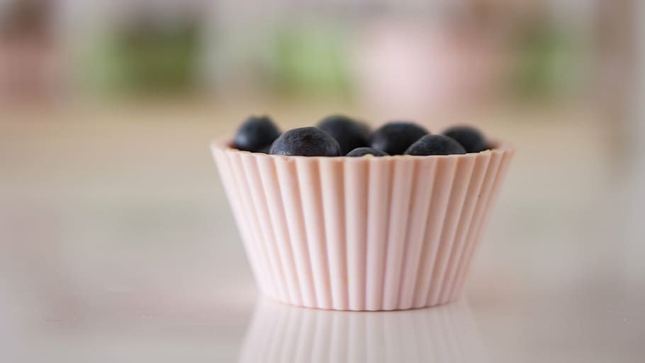 blackberries on cupcake molder, baking, dessert, food, muffin, HD wallpaper
