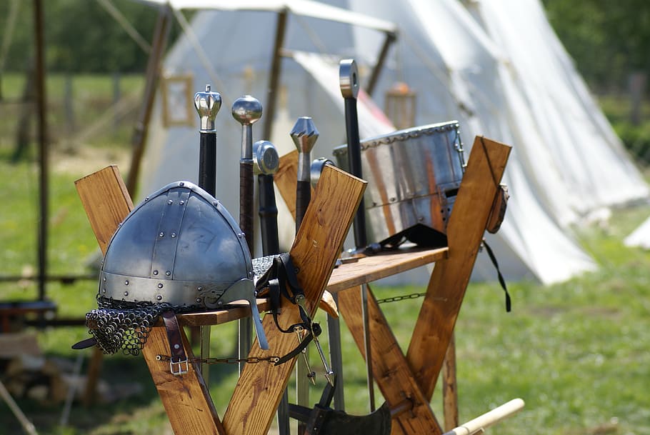 gray viking gear set, knight, armor, helm, wafffen, sword, ritterruestung HD wallpaper
