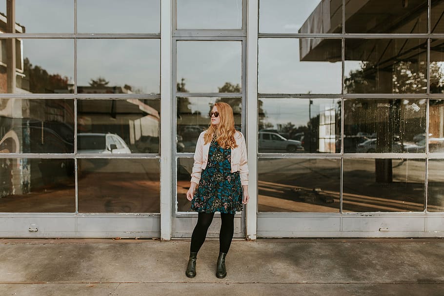 woman standing near building, blonde, haired, blue, floral HD wallpaper