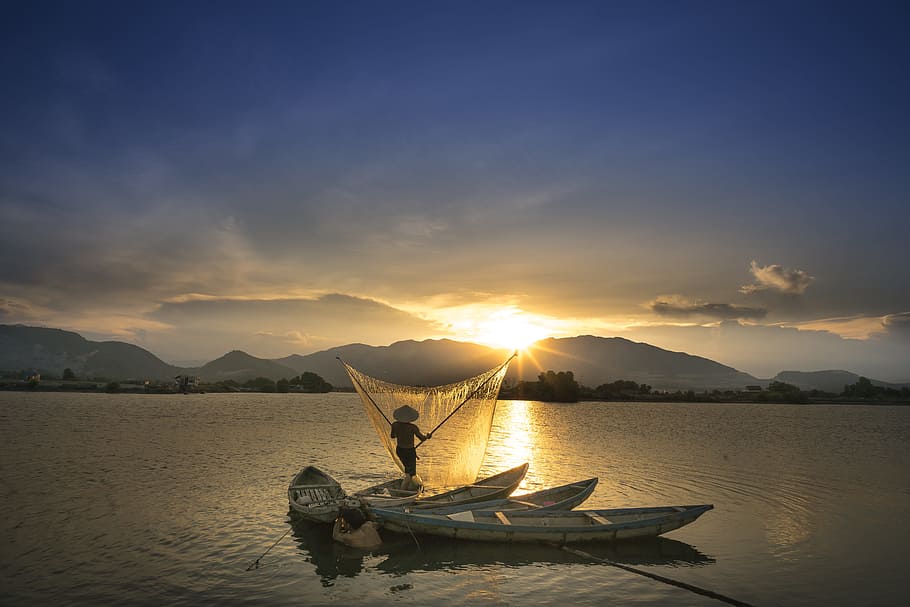 three white boat on body of water during, sunset, wave, province