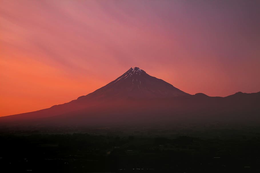 mountain surrounded by clouds, silhouette of mountain, volcano HD wallpaper