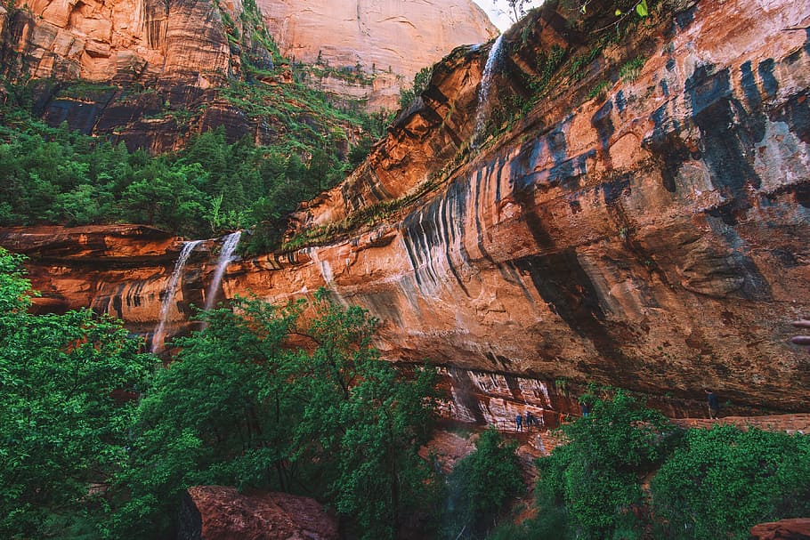 brown rock formation, rocks, waterfall, mountains, abyss, stream HD wallpaper