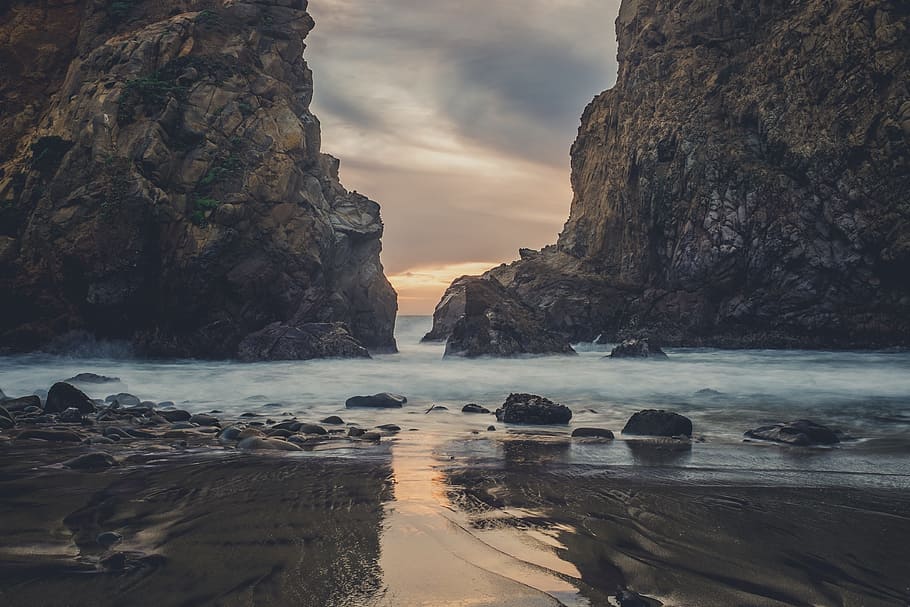 body of water during sunset, beach, sand, ocean, sea, rocks HD wallpaper