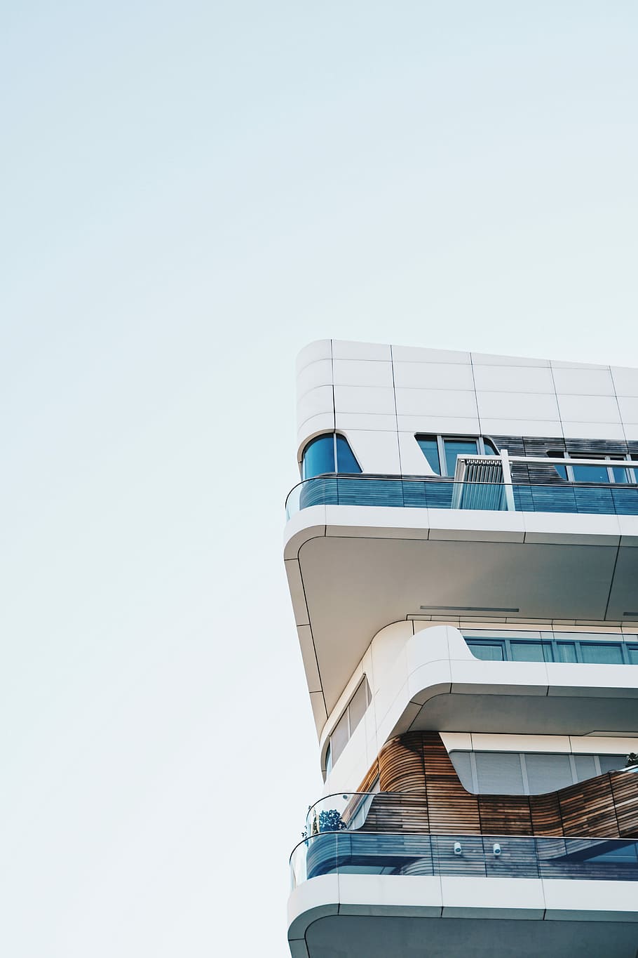 modern white house, low-angle photo of building, architecture HD wallpaper